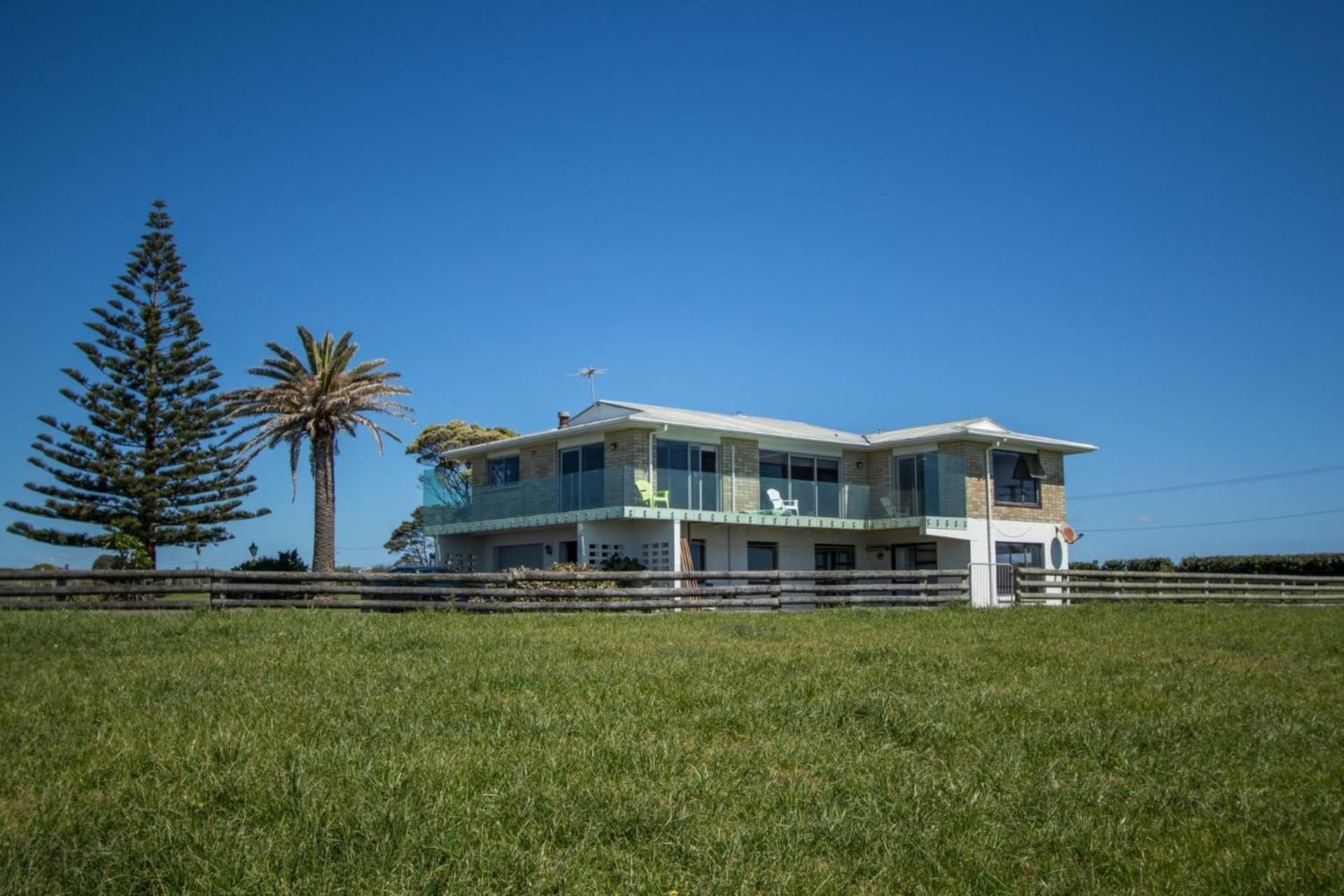 Wills On The Water Beachfront Apartment Bell Block 外观 照片
