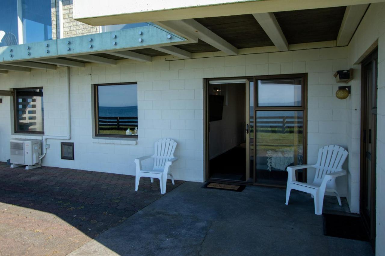 Wills On The Water Beachfront Apartment Bell Block 外观 照片